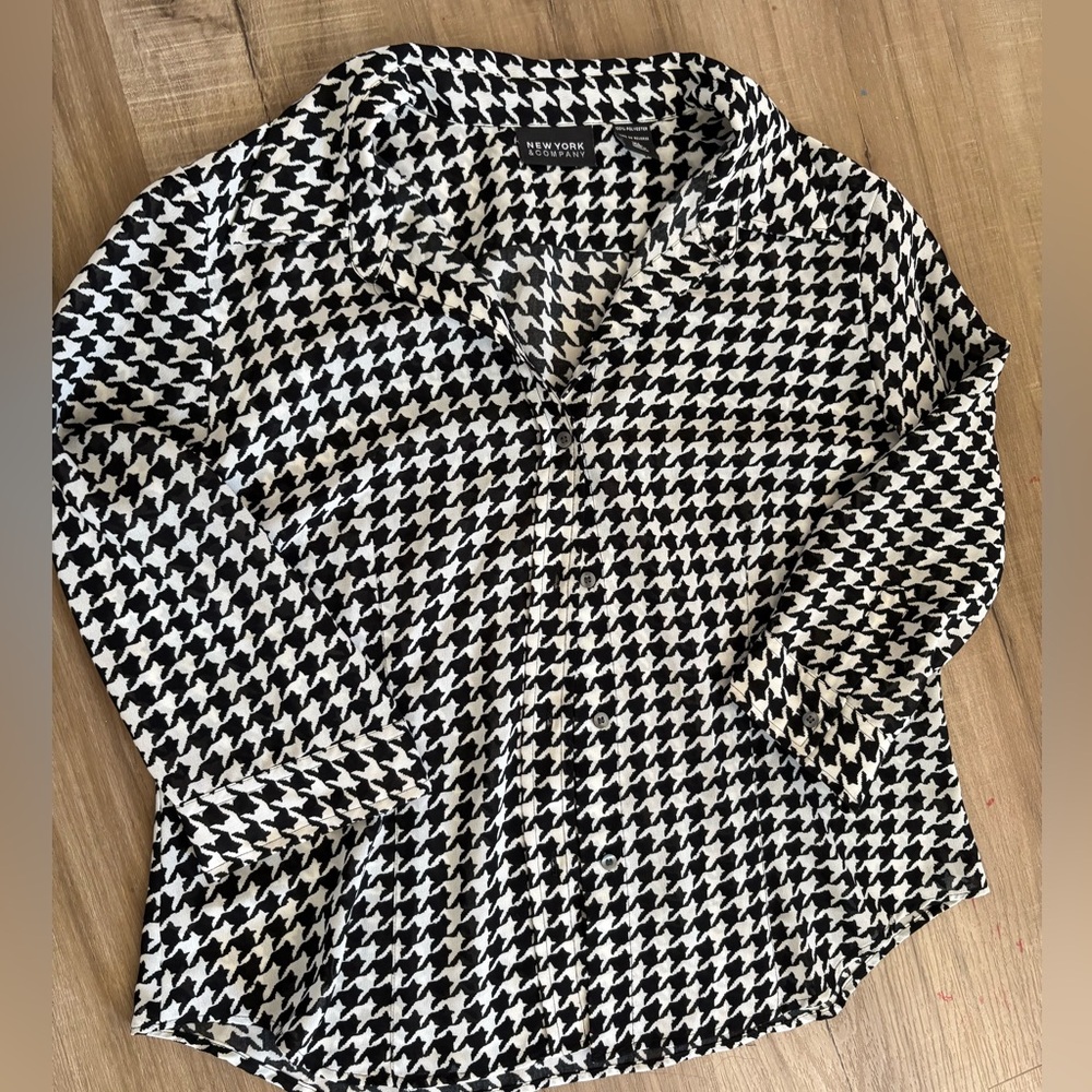 New York & Company Black and White Women's Top